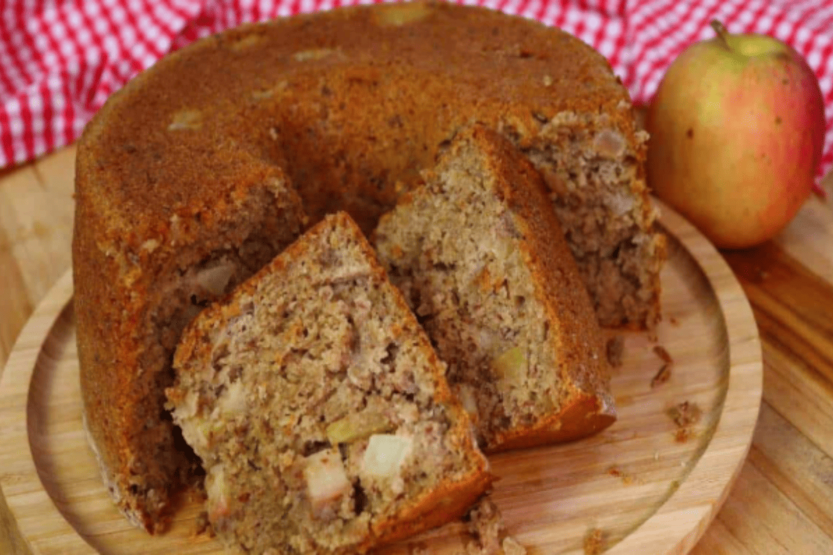 Bolo de maçã sem açúcar e sem farinha de trigo